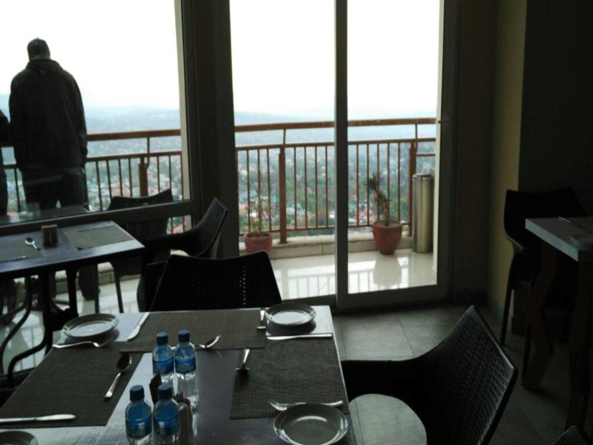Hotel Inclover-A Peaceful Retreat Дармсала Экстерьер фото